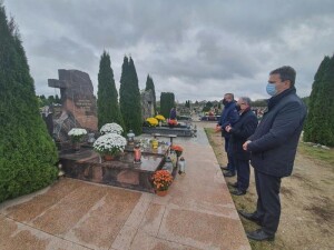 Na grobach zasłużonych