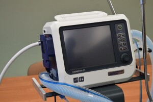 Szpital Suwałki przekazanie respiratora (1)