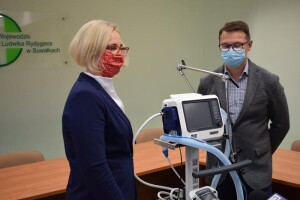 Szpital Suwałki przekazanie respiratora (1)