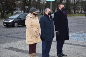 Suwałki rocznica urodzin Józefa Piłsudkiego złożenie kwiatów