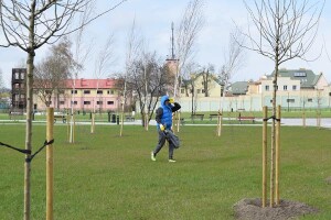 Suwałki sprzątanie bulwarów nad Czarną Hańczą