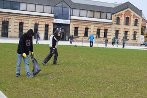 Suwałki sprzątanie bulwarów nad Czarną Hańczą