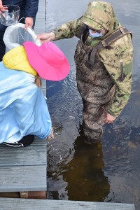Suwałki zarybianie Czarna Hańcza Suwalski Ośrodek Kultur