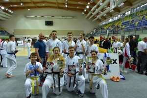 Karatecy przywieźli cztery brązowe medale
