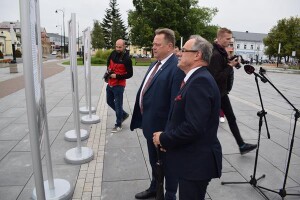 Wystawa o drogach do niepodległości