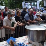 Suwałki Ukraiński piknik kulinarny Sąsiedzi przy stole