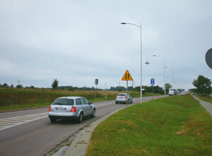 Ulica M. Reja z dodatkowym oświetleniem