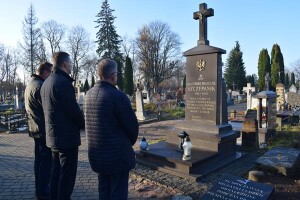 Suwałki na grobach zasłużonych