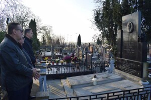 Suwałki na grobach zasłużonych