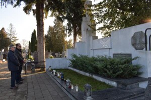 Suwałki na grobach zasłużonych