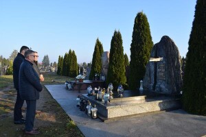 Suwałki na grobach zasłużonych