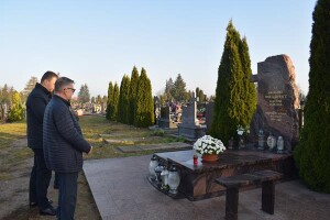 Suwałki na grobach zasłużonych