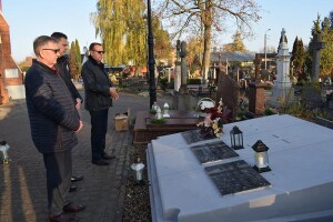 Suwałki na grobach zasłużonych
