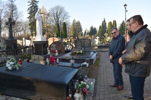 Suwałki na grobach zasłużonych