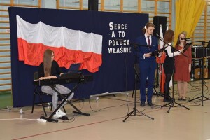Suwałki I LO konkurs poezji i pieśni patriotycznej