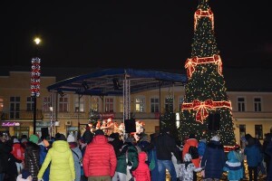 Suwałki rozświetlenie choinki miejskiej