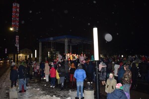 Suwałki rozświetlenie choinki miejskiej