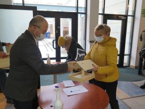 Suwałki karmniki dla ptaków rozdane