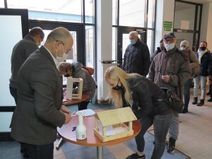 Suwałki karmniki dla ptaków rozdane