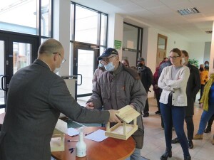 Suwałki karmniki dla ptaków rozdane