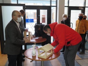 Suwałki karmniki dla ptaków rozdane