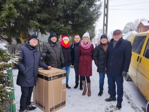 Radni przekazali świąteczne paczki