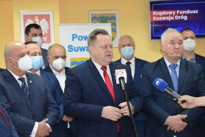Suwałki: konferencja J.Zielinski Rządowy Fundusz Rozwoju Dróg 2022