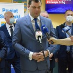 Suwałki: konferencja J.Zielinski Rządowy Fundusz Rozwoju Dróg 2022