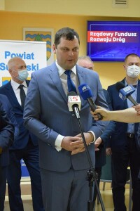 Suwałki: konferencja J.Zielinski Rządowy Fundusz Rozwoju Dróg 2022