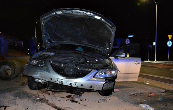 Suwałki policja pijana 19-latka przeleciała przez rondo