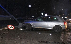 Pijany 26-latek wbił się w lampę oświetleniową