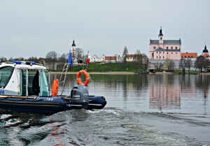 Policja patroluje wody