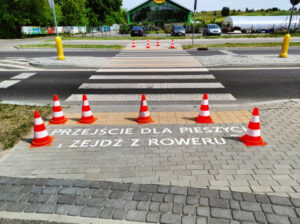 Ostrzeżenia dla rowerzystów przed przejściami dla pieszych