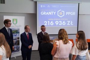 Najmłodsi mieszkańcy Gminy Suwałki otrzymali laptopy i tablety
