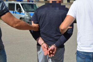 NARKOTYKI TRZYMAŁ W DŁONI