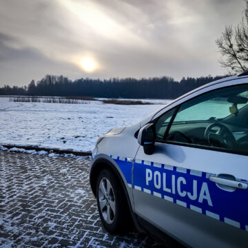 Uważaj! Wejście na lód może być śmiertelnie niebezpieczne. Policja przestrzega