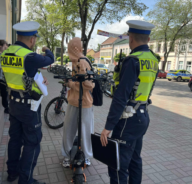 Policjanci kontrolowali użytkowników hulajnóg elektrycznych i rowerzystów