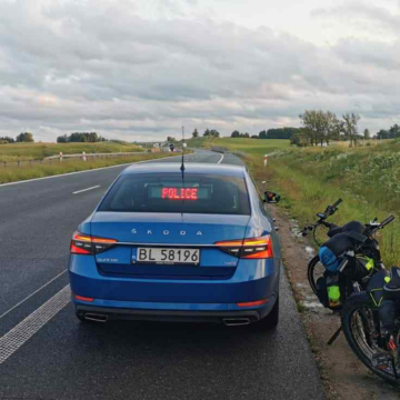 Kolejni rowerzyści na ekspresówce