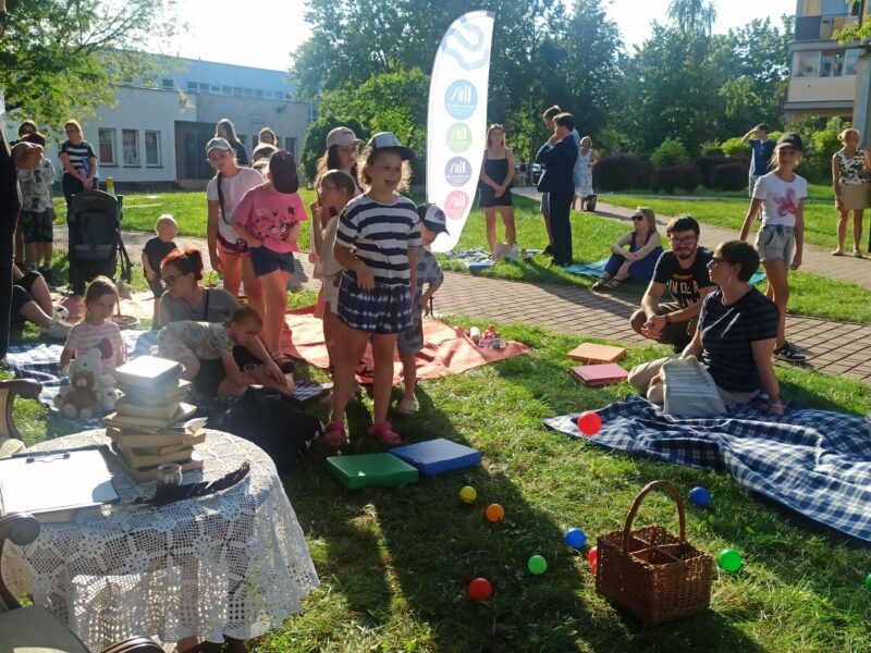 Narodowe czytanie na Pikniku przy Klonowej