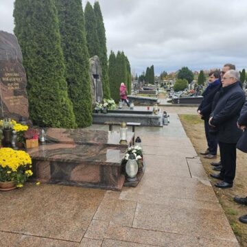 Pamiętają o zasłużonych