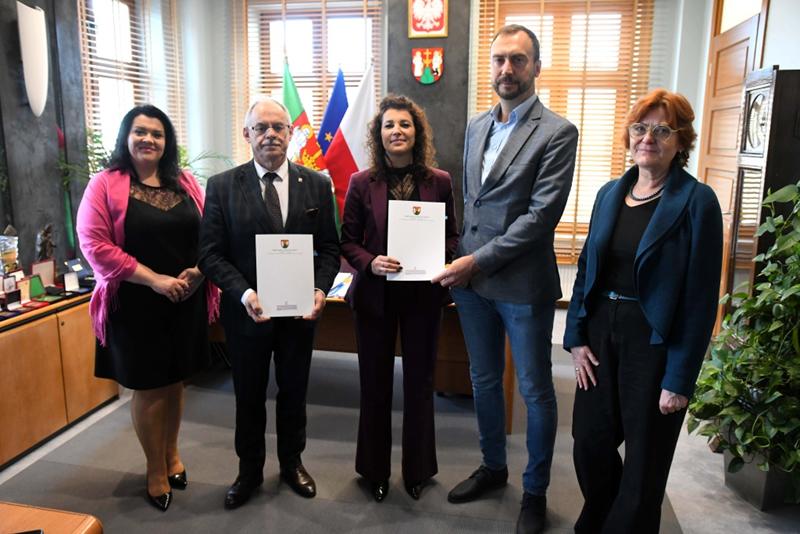 Umowa na Mediatekę podpisana