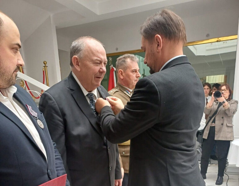 Leszek Lewoc odznaczony medalem „Pro Bono Poloniae”