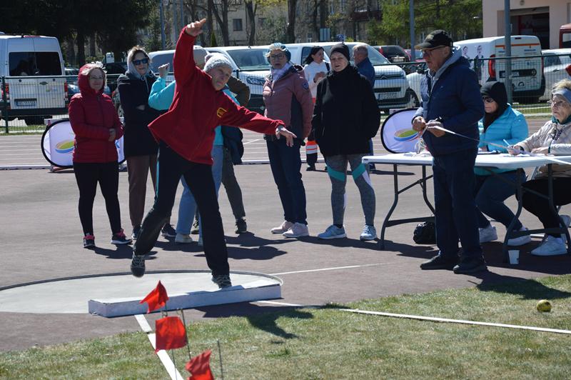 Seniorzy na stadionie