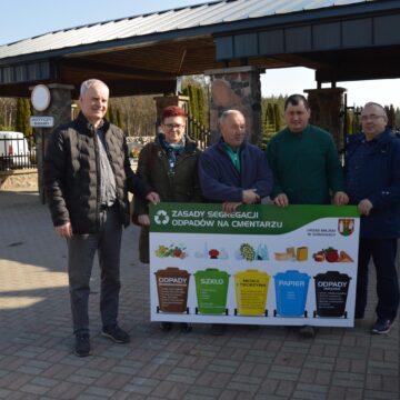 Suwalczaki Segregują: Nowe tablice na cmentarzach