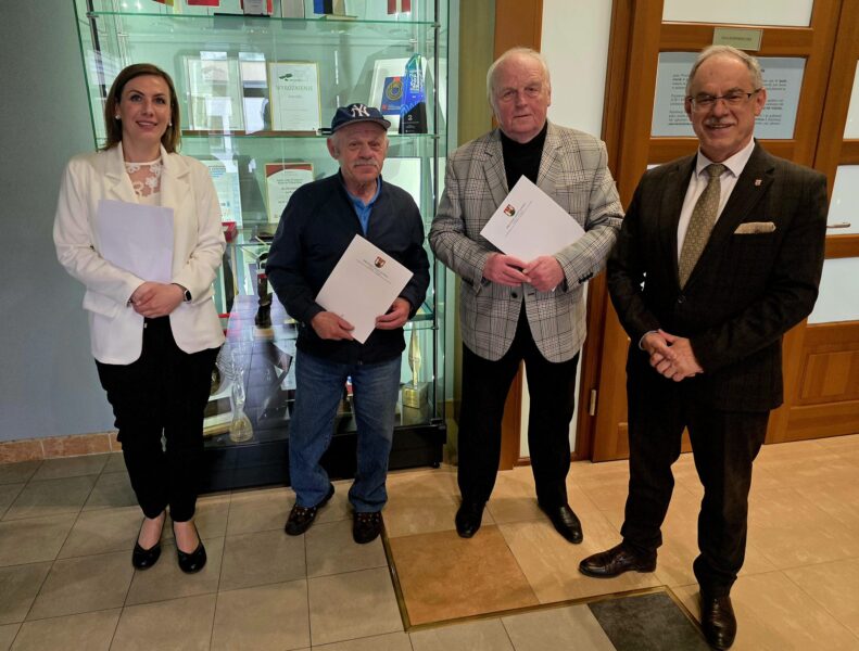 Pierwsze umowy na budowę przyłączy sanitarnych podpisane