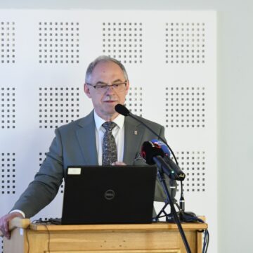 Prezydent z absolutorium i wotum zaufania